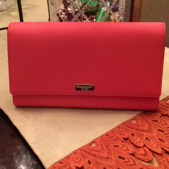 kate spade Handbags - Last Price Drop! Kate Spade Wallet!